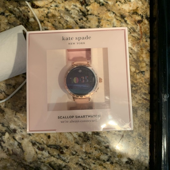 Kate space smart watch. Light pink in color. - Picture 3 of 3